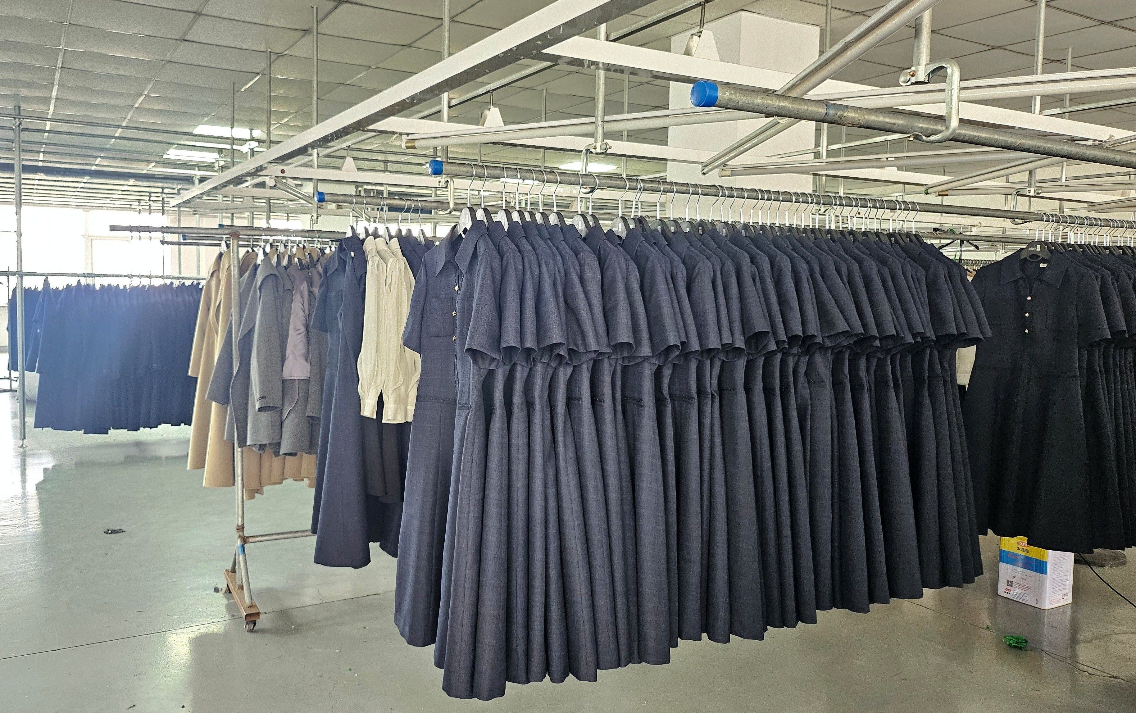 アパレル商品の量産を行う縫製工場の生産現場
