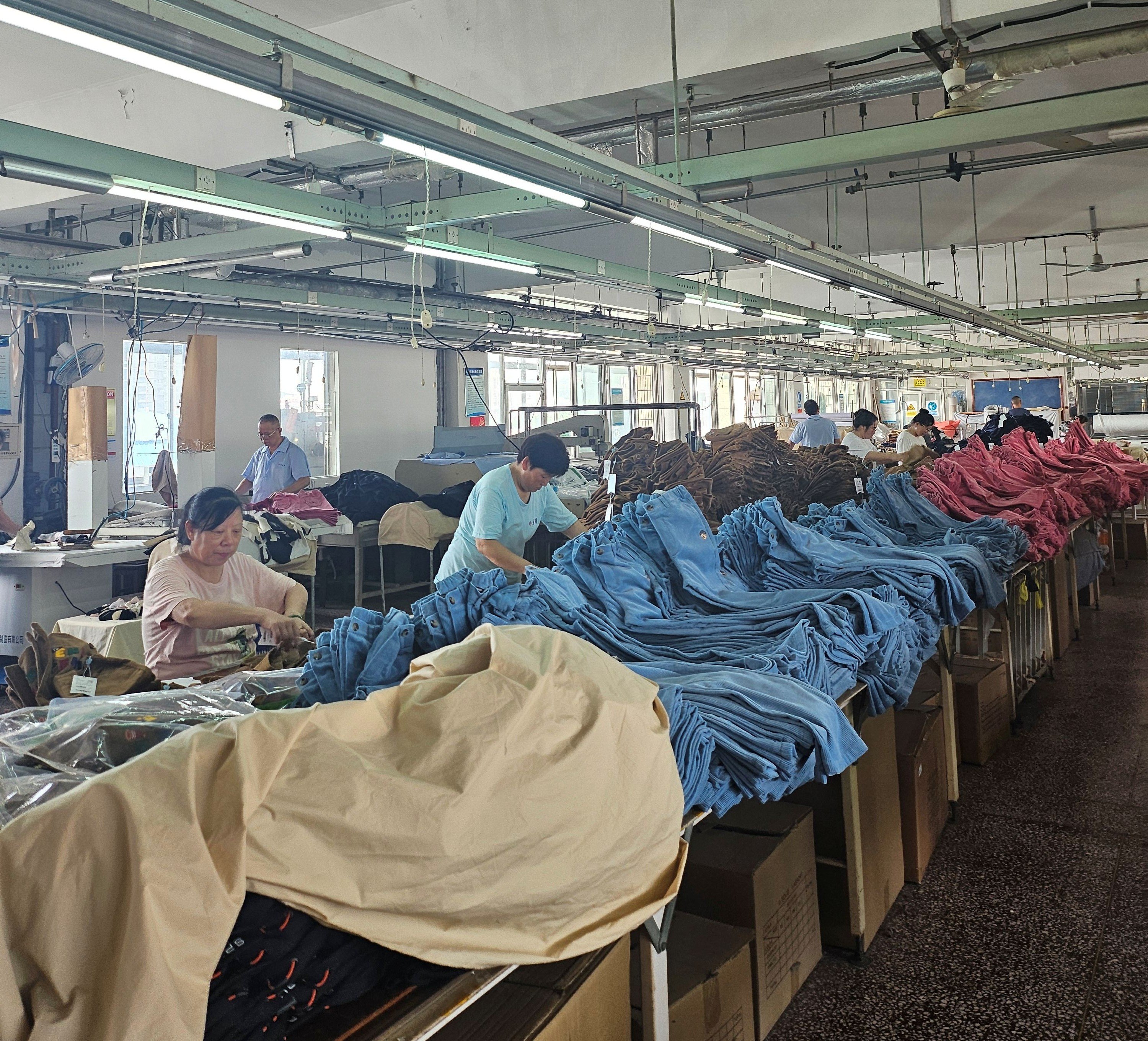アパレル商品の量産を行う縫製工場の生産現場